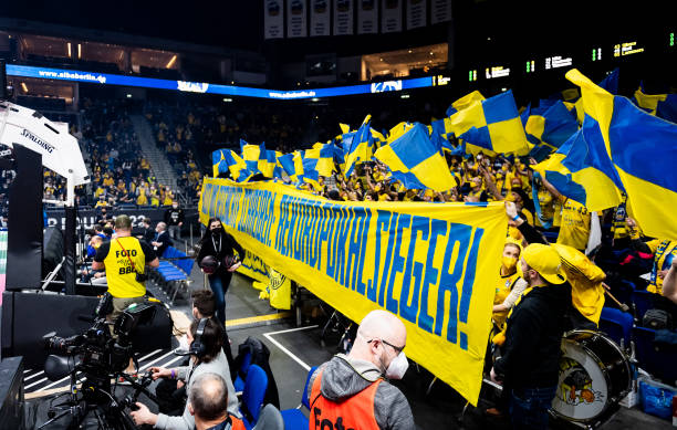 足球赛场上 足球赛场上